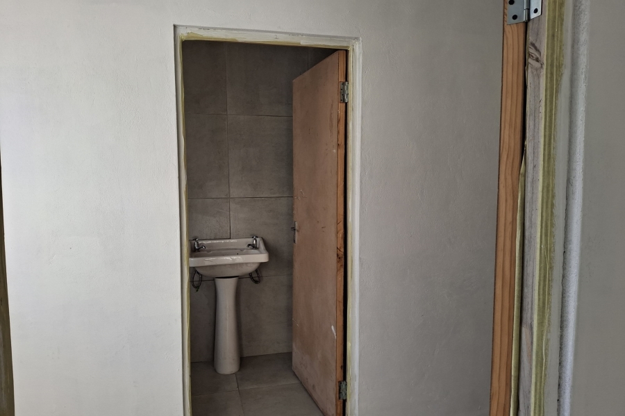 9 Bedroom Property for Sale in Lavender Hill Western Cape